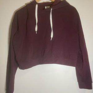 Cute cropped burgundy hooded sweatshirt from H&M
